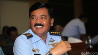 Pada 2010-2011, Hadi Tjahjanto pernah menjabat Komandan Lanud Adi Soemarmo, Solo. Saat itu, Wali Kota Solo dijabat oleh Jokowi, yang kini menjadi Presiden RI ke-7. (Lamhot Aritonang/detikcom)