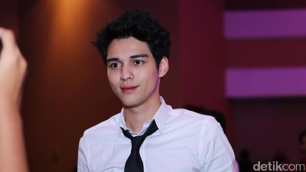  Jeda Syuting BMBP, Prilly Baca Kepribadian Maxime Bouttier