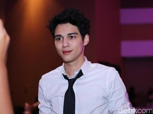 Maxime Bouttier Main di Sinetron Bawang Merah Bawang Putih Masa Kini