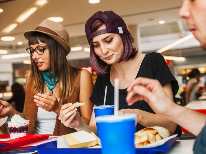 Meskipun Kurus, Wanita yang Rutin Konsumsi Junk Food Berisiko Kanker