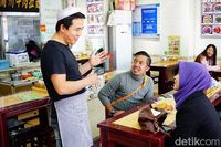 Bayar makanan di restoran dengan non tunai