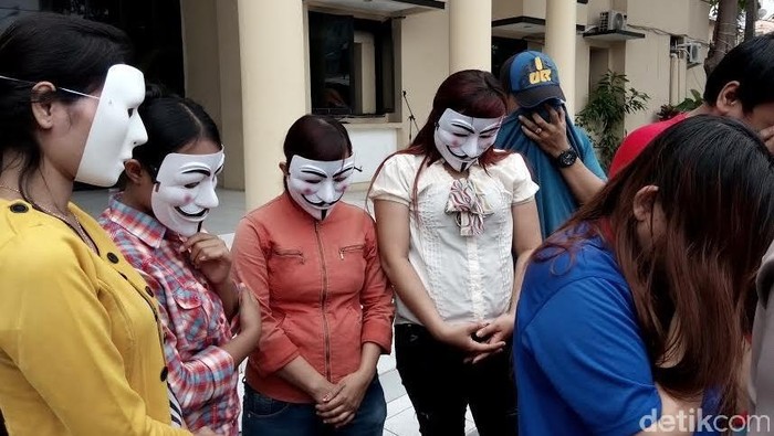 Pemilik Karaoke yang Tawarkan Striptis Dijadikan Tersangka