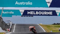 Sang juara dunia, Marc Marquez, tampil solid di tiga sesi latihan pramusim yang dilangsungkan di Phillip Island. Dia jadi yang tercepat di hari pertama, dan duduk di posisi dua pada dua hari berikutnya (Foto: Instagram @hrc_motogp).