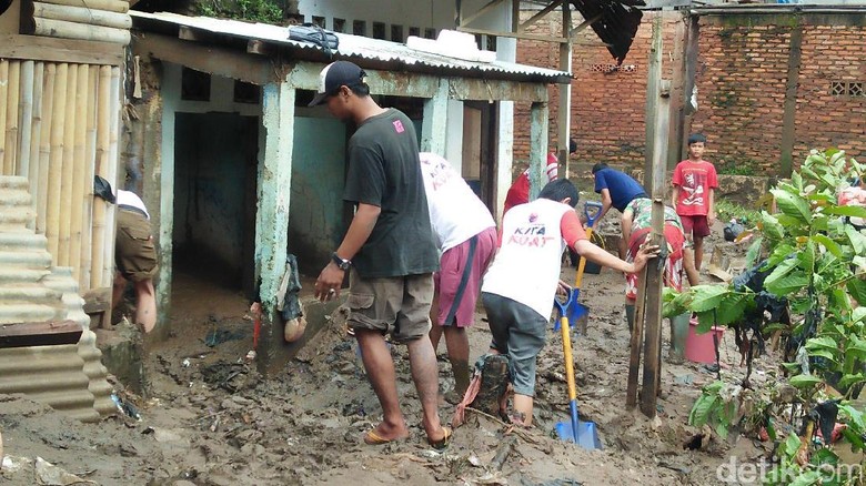 Contoh Laporan Kegiatan Kerja  Bakti  Di Sekolah Kumpulan 