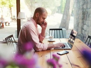 Nyolok Ponsel dan Pakai Wifi di Kafe Ini Kini Harus Bayar