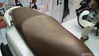 Pada dua model penyegaran ini, Yamaha menghadirkannya dengan warna dan stripping baru.