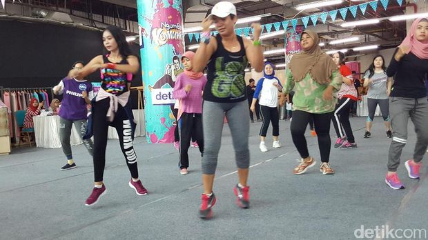 Hamil 4 Bulan, Ibu Ini Masih Energik Berzumba