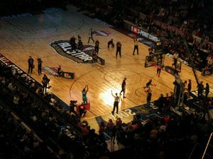 Meski Disoraki Tiap Menembak Bola, Eric Gordon Juara 3 Point Contest