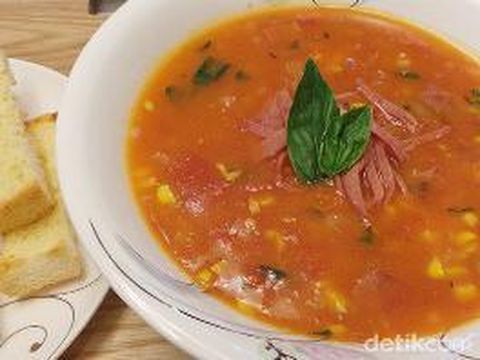Masak Apa Hari Ini : Sup Tomat dan Ikan Goreng Saus Telur Asin yang Enak