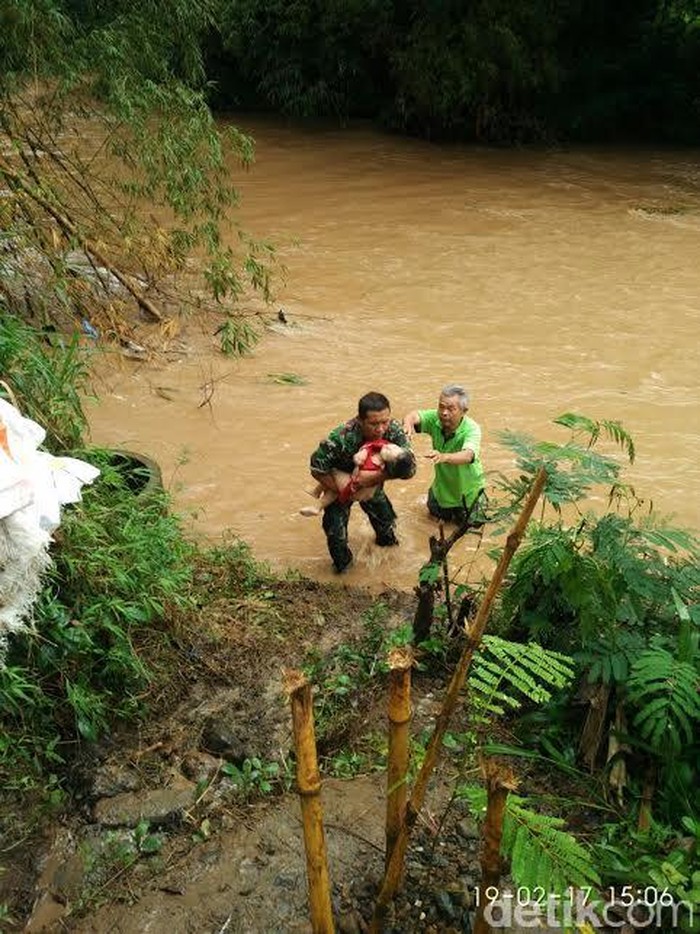 Foto Saat Evakuasi Balita Tenggelam Viral, Ini Cerita Pelda Idris