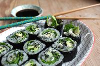 Setelah Matcha, Kini Spirulina Populer Sebagai Taburan Smoothies hingga Sushi