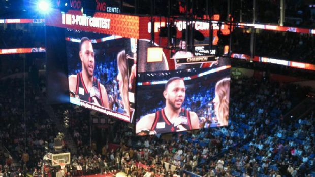 Meski Disoraki Tiap Menembak Bola, Eric Gordon Juara 3 <i>Point Contest</i>