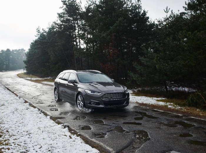Ford Siapkan Sistem Pendeteksi Lubang di Jalanan