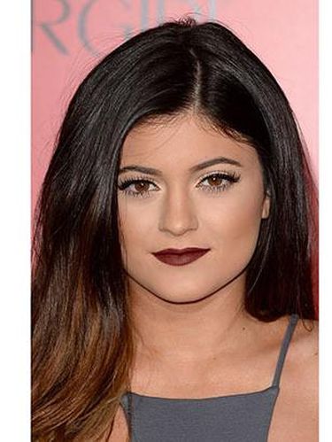 Foto-foto Kylie Jenner dengan Wajah yang Tidak Dikenali 