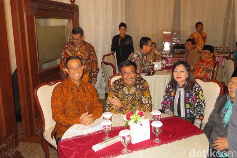 Anies Sebut Review 8 Pergub Djarot untuk Samakan Visi Anies Sebut Review 8 Pergub Djarot untuk Samakan Visi