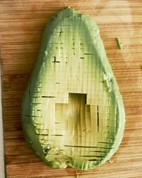 Chef Ini Memotong Alpukat Hingga Tampilannya Mirip Gambar Pixel