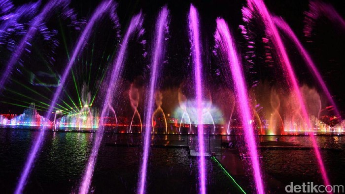 Air mancur Sri Baduga Purwakarta