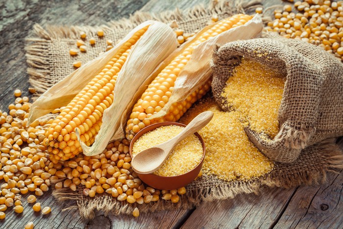 Jagung banyak disukai oleh masyarakat Indonesia, baik direbus, dibakar atau dibuat sebagai pelengkap salad. Tapi jagung mengadung karbohidrat yang cukup tinggi. Menurut ahli gizi Catherine Merzgar, PhD, karbohidrat yang terkandung dalam jagung sulit mencerna serat tapi mudah mencerna gula. Hal ini bisa meningkatkan risiko terjadinya diabetes tipe 2 dan penyakit jantung. (Foto: Thinkstock) Jagung banyak disukai oleh masyarakat Indonesia, baik direbus, dibakar atau dibuat sebagai pelengkap salad. Tapi jagung mengadung karbohidrat yang cukup tinggi. Menurut ahli gizi Catherine Merzgar, PhD, karbohidrat yang terkandung dalam jagung sulit mencerna serat tapi mudah mencerna gula. Hal ini bisa meningkatkan risiko terjadinya diabetes tipe 2 dan penyakit jantung. (Foto: Thinkstock)