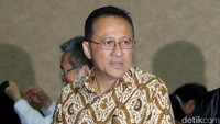 Mantan Ketua DPD Irman Gusman divonis 4 tahun 6 bulan penjara dan denda Rp 200 juta subsider 3 bulan kurungan. Irman terbukti menerima suap Rp 100 juta dari suami istri pengusaha gula asal Sumatera Barat.