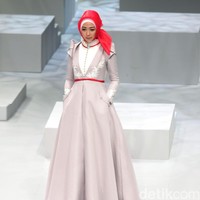 Koleksi busana Kursein Karzai yang mengangkat tema The Glory of Victorian Indonesia Fashion Week 2017 di Jakarta Convention Center. Senayan. Jakarta. [Foto: Mohammad Abduh/Wolipop]