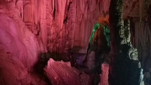 Goa Gong di Pacitan yang cantiknya memukau