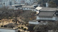 Kastil Himeji merupakan salah satu kastil terbesar dengan luas 233 Hektar. Di dalam kawasan ini terdapat 83 bangunan.  ( Andy Saputra/detikTravel)