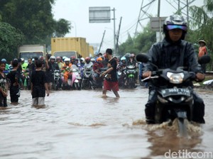 Jakarta Banjir di 54 Titik, Ribuan Rumah Terendam hingga 1,5 Meter