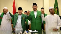Djan Faridz dan Humphrey Djemat menggelar jumpa pers di Kantor DPP PPP di Jl Dipenogoro, Menteng, Jakarta Pusat, Senin (20/2/2017).