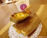 Berrywell: Segar Menyehatkan Smoothies Bowl Acai Berry dan Lemon Chia Cake 