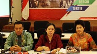 Puan Maharani (tengah) memimpin rapat koordinasi membahas Asian Games 2018 di Kantor Kemenko PMK, Jakarta, Senin (20/2/2017).