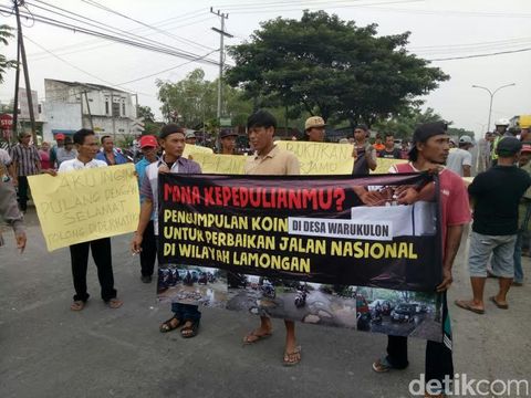 Warga Lamongan protes jalan rusak