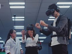 Serunya Menjajal Pintu ke Mana Saja Doraemon