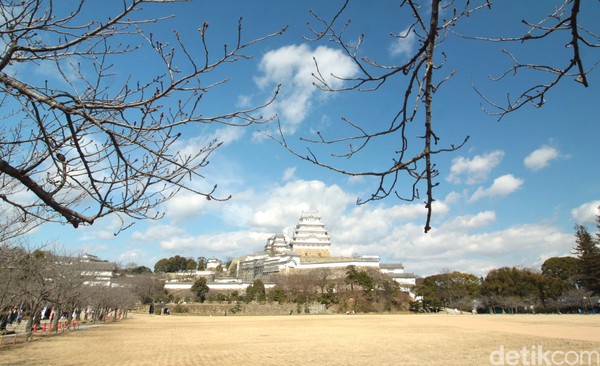 Kastil Himeji diakui sebagai Situs Warisan Dunia UNESCO pada tahun 1993. Kita bisa lihat bagaimana bangunan kastil yang menunjukkan betapa megahnya arsitektur Jepang. (Andy Saputra/detikTravel) Kastil Himeji diakui sebagai Situs Warisan Dunia UNESCO pada tahun 1993. Kita bisa lihat bagaimana bangunan kastil yang menunjukkan betapa megahnya arsitektur Jepang. (Andy Saputra/detikTravel)