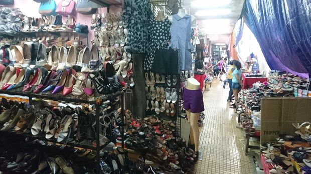 Pasar Pagi di Laos, Terima Semua Mata Uang Dunia