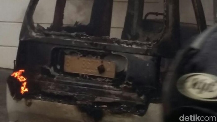 Angkot D15 Terbakar di Pamulang