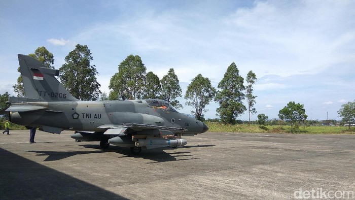 Pesawat Hawk latihan tempur pakai rudal maverick di Aceh