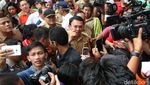 Ahok Kunjungi Pengungsi Banjir Cipinang Melayu