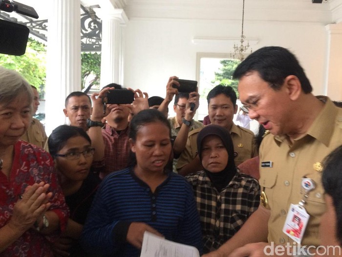 3 Staf Biro Gantikan Ahok yang Tak Bisa Temui Warga di Balai Kota