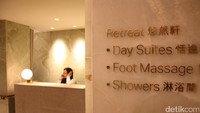 Bagi traveler yang ingin bersantai sejenak maka ada berbagai fasilitas pendukung lainnya mulai dari tempat mandi, ruang santai, dan pijat kaki (Firdaus/detikTravel)