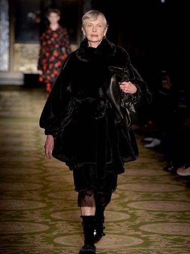 Desainer Pakai Nenek 73 Tahun Jadi Model di London Fashion Week