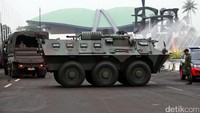 Panser Anoa disiagakan di depan gedung DPR.