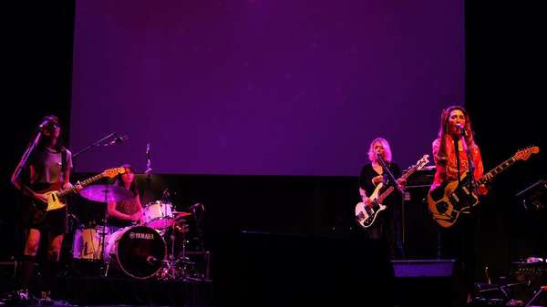 Kencan Singkat Bersama Warpaint Kencan Singkat Bersama Warpaint