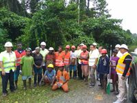 Warga Ikut Rawat Trans Papua