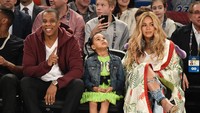 Ia tampak menikmati pertandingan tersebut bersama sang suami, Jay-Z dan putrinya Blue Ivy Carter. Theo Wargo/Getty Images/detiKFoto.