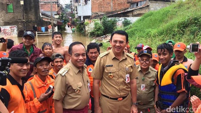Ahok Ingatkan Korban Banjir Cipinang Muara Bikin Sertifikat Tanah