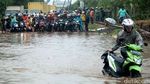 Kolong Tol JORR Kalimalang Tergenang Air