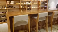 Punya beberapa cabang di Jakarta. DetikFood mencoba cabang Berrywell yang berada di Plaza Senayan. Berbagi tempat dengan Lewis and Carroll Tea dan DORE, tempat ini punya desain minimalis yang mirip seperti bar.