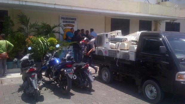Barang curian itu dijual seharga Rp 400 ribu.