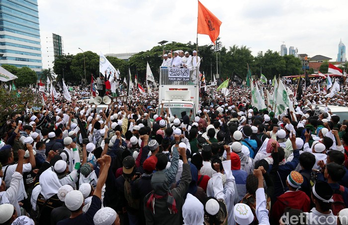 Orasi di Depan DPR, Habib Rizieq Tuntut Pemberhentian Ahok