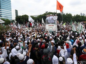 Orasi di Depan DPR, Habib Rizieq Tuntut Pemberhentian Ahok